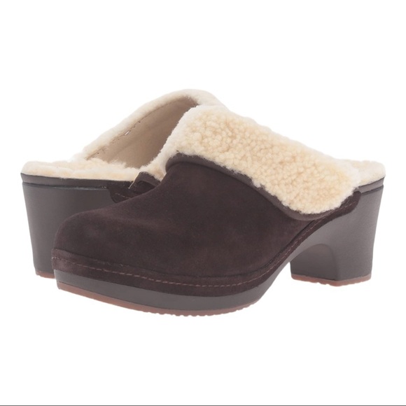 CROCS Shoes - CROCS Sarah Clog Round Toe Brown Cozy Suede Fleece Lined Fury Comfort Mule 6W